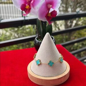 Elegant Gold and Turquoise Clover Bracelet